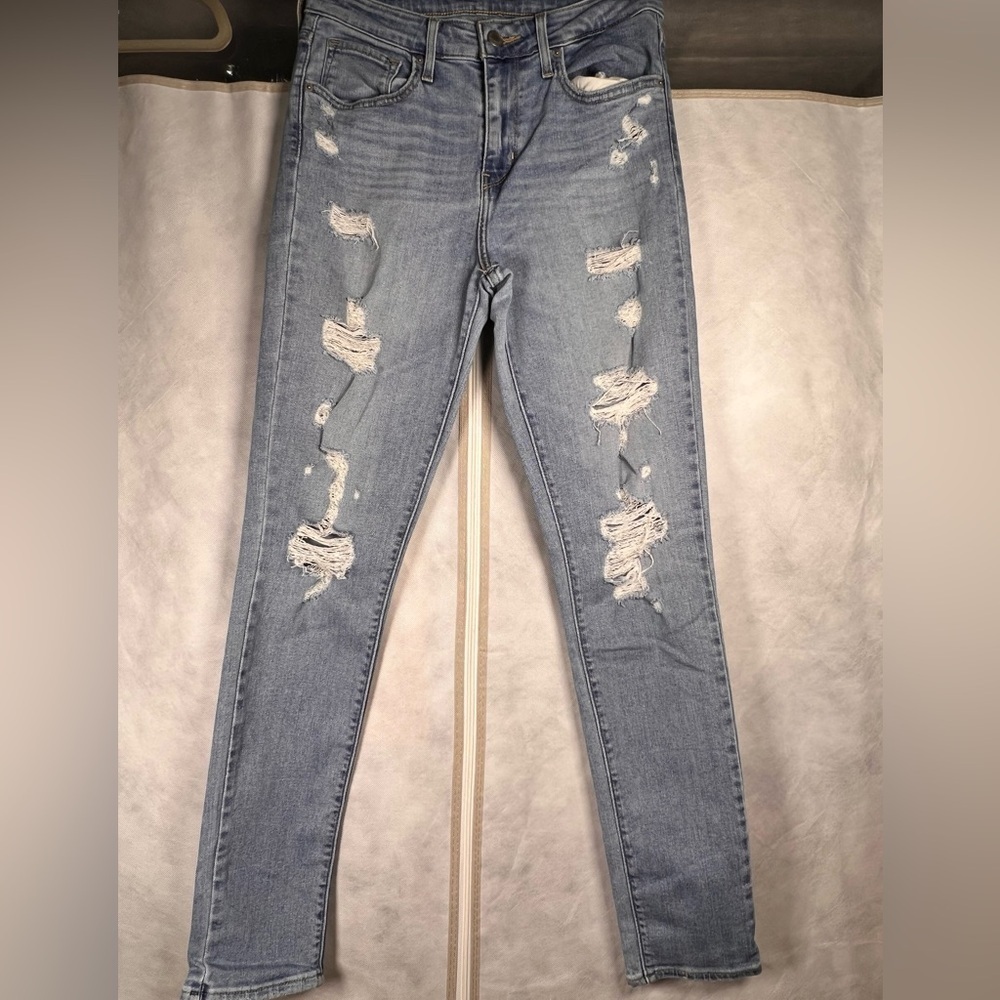 Levi’s 721 High Rise Ripped Skinny Women's Jeans excellent condition size 28